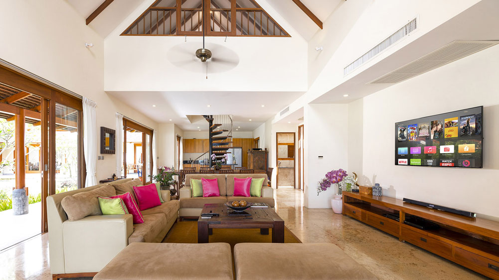 Tawantok Beach Villas - Restful living and dining area